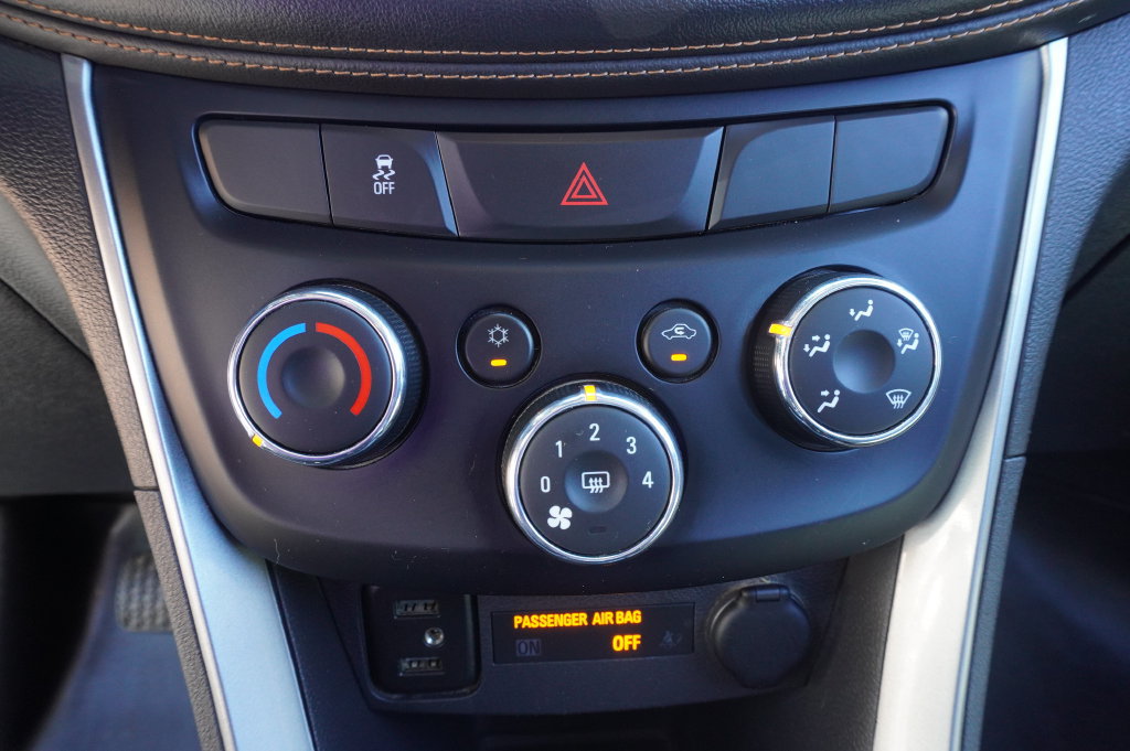 Certified 2020 Chevrolet Trax LT w/ LT Convenience Package FWD image 27