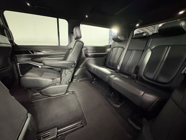 Used 2022 Jeep Wagoneer Series III w/ Premium Group I image 17