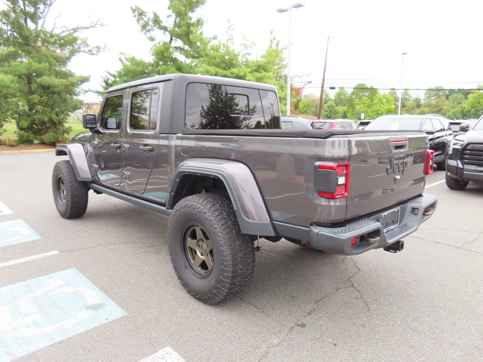 Used 2022 Jeep Gladiator Sport AWD/4WD image 7