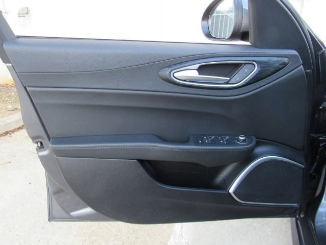 Used 2023 Alfa Romeo Giulia Sprint image 11