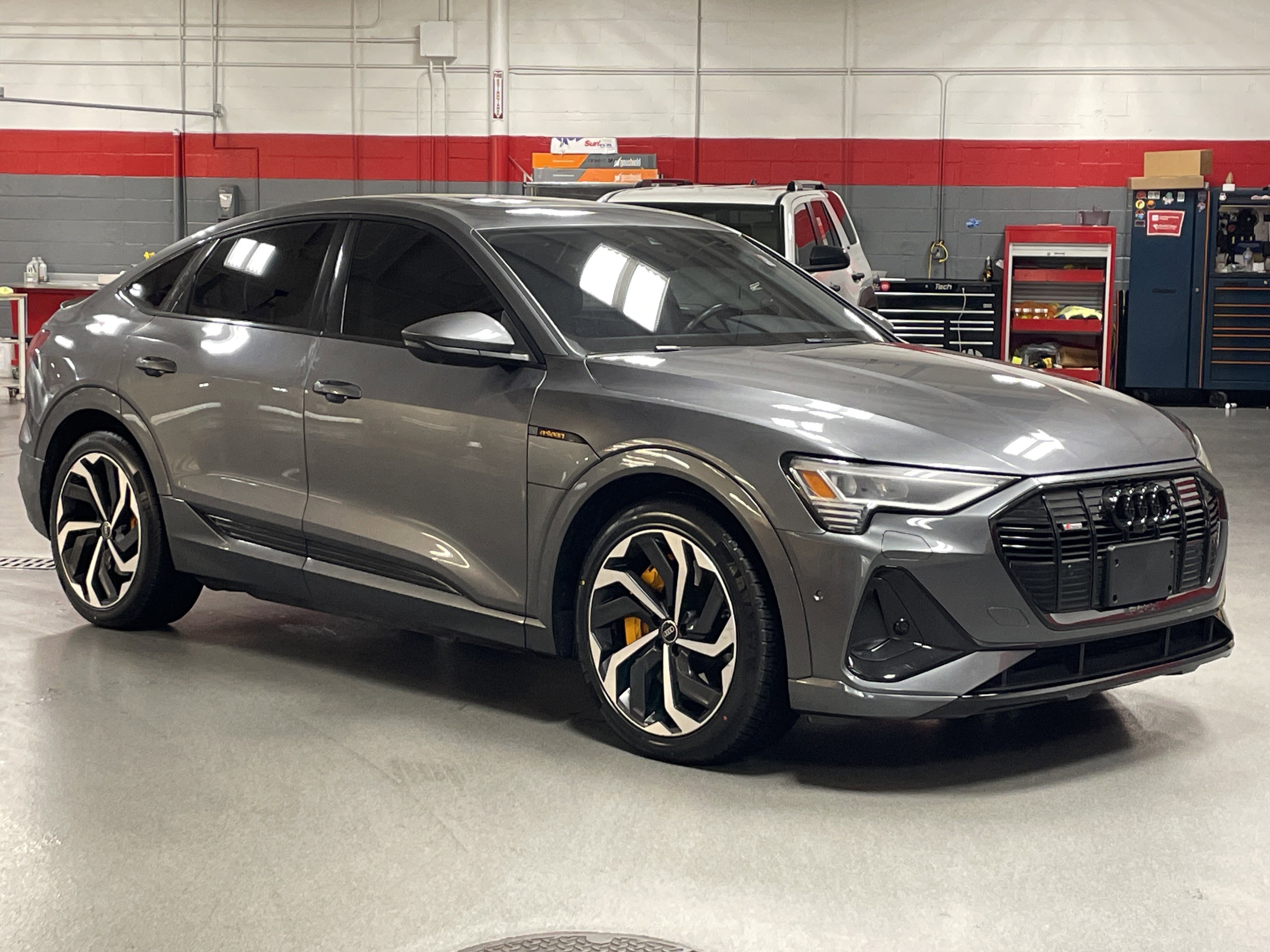 Used 2022 Audi e-tron Premium Plus w/ Premium Plus Package video 2