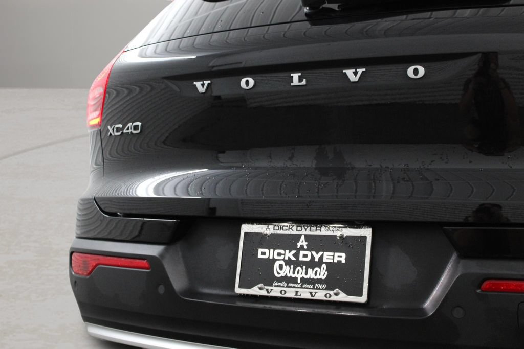 Used 2024 Volvo XC40 B5 Plus AWD/4WD image 33