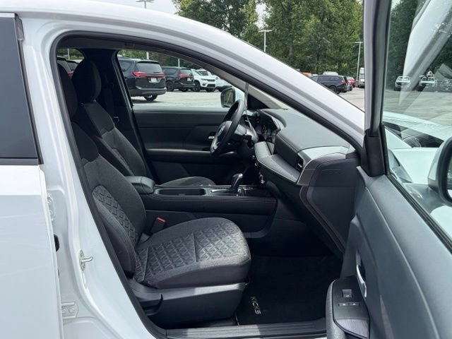 Certified 2025 Nissan Kicks SV AWD/4WD image 26