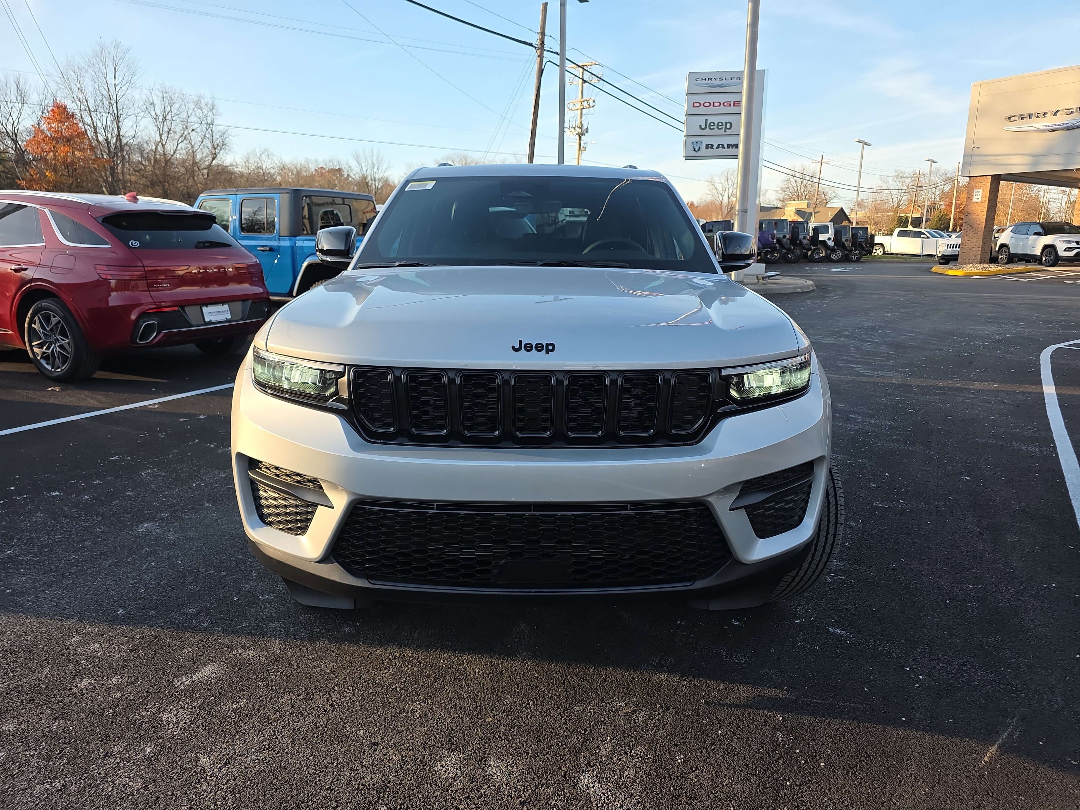 New 2025 Jeep Grand Cherokee Altitude image 17