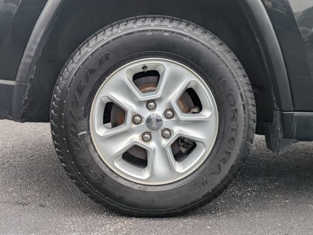 Used 2016 Jeep Grand Cherokee Laredo RWD image 12