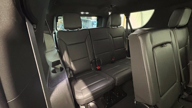 Used 2025 Chevrolet Suburban Z71 AWD/4WD image 30