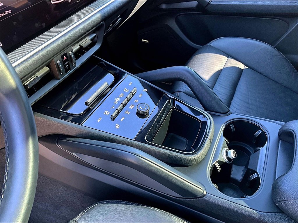 Used 2024 Porsche Cayenne image 17