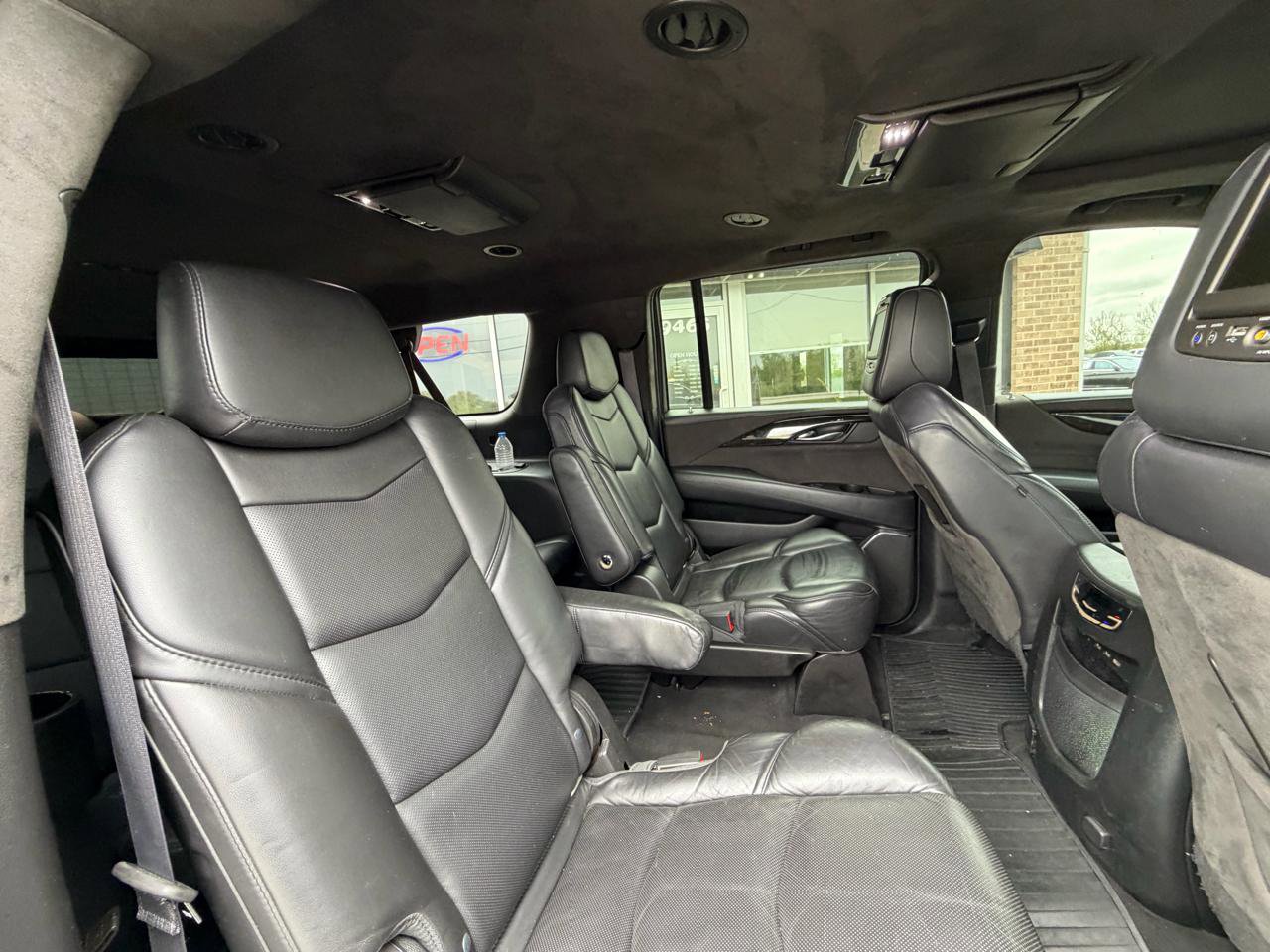 Used 2017 Cadillac Escalade ESV Platinum image 17