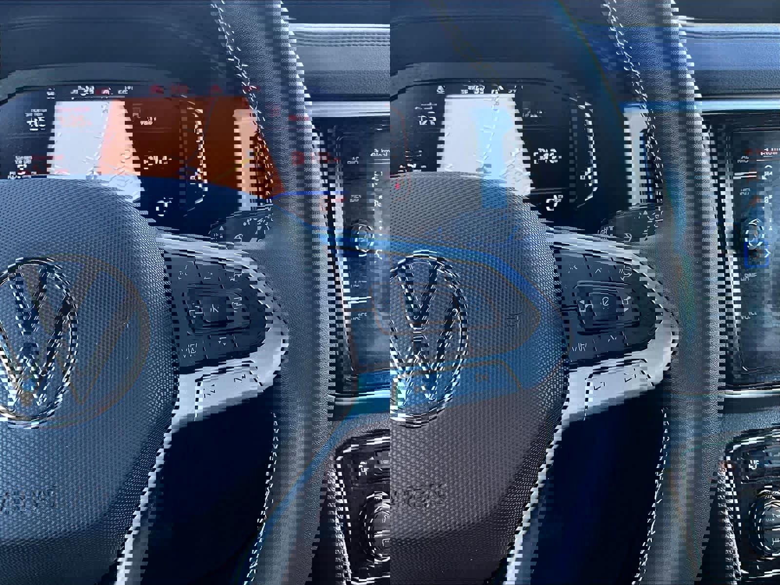 Used 2021 Volkswagen Atlas Cross Sport SEL Premium image 24