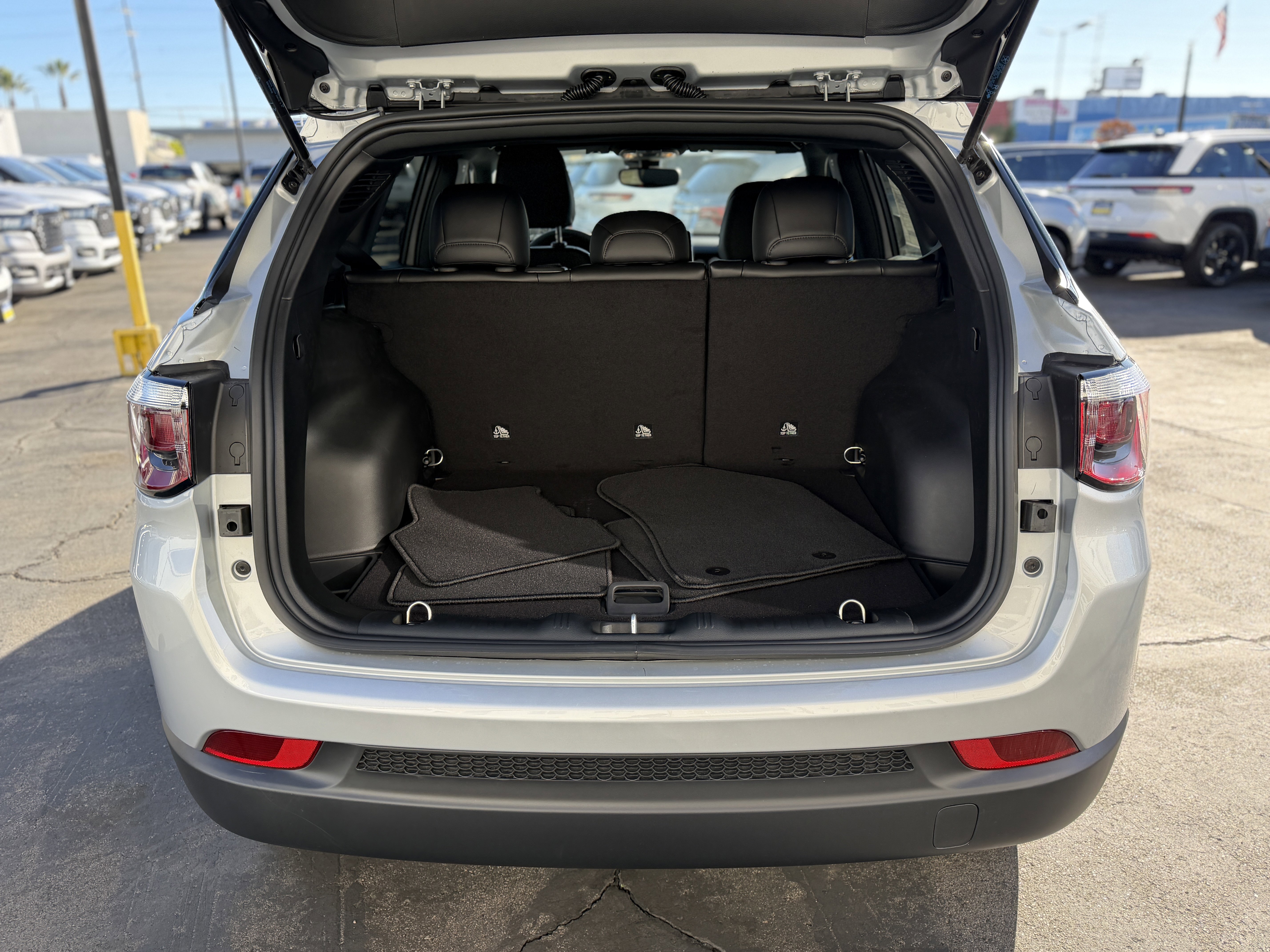 New 2026 Jeep Compass Latitude image 16