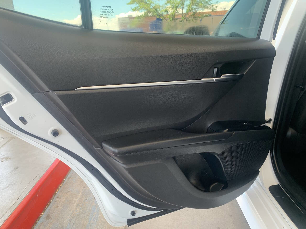 Used 2020 Toyota Camry SE w/ Carpet Mat Package FWD image 12