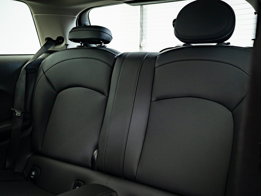 Used 2023 MINI Cooper 2-Door Hardtop image 34