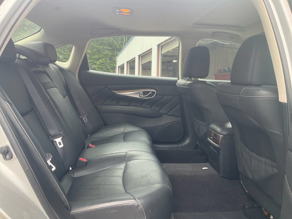 Used 2016 INFINITI Q70 L 3.7 w/ Deluxe Touring Package RWD image 13