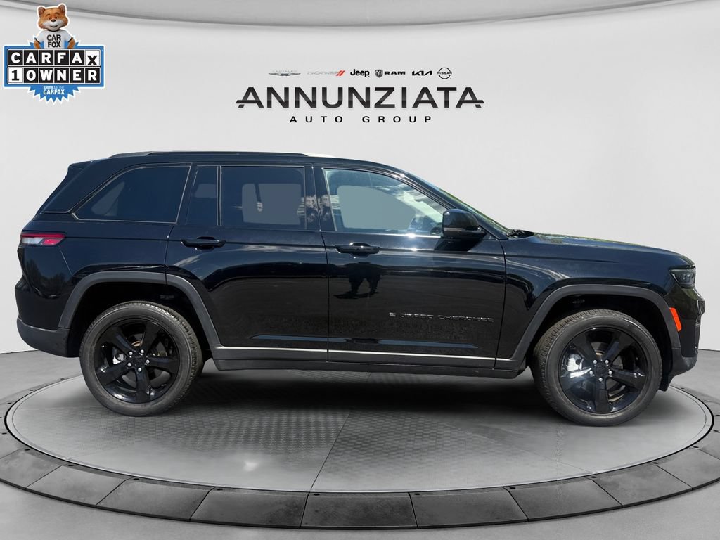 Used 2023 Jeep Grand Cherokee Limited w/ Black Appearance Package AWD/4WD image 6