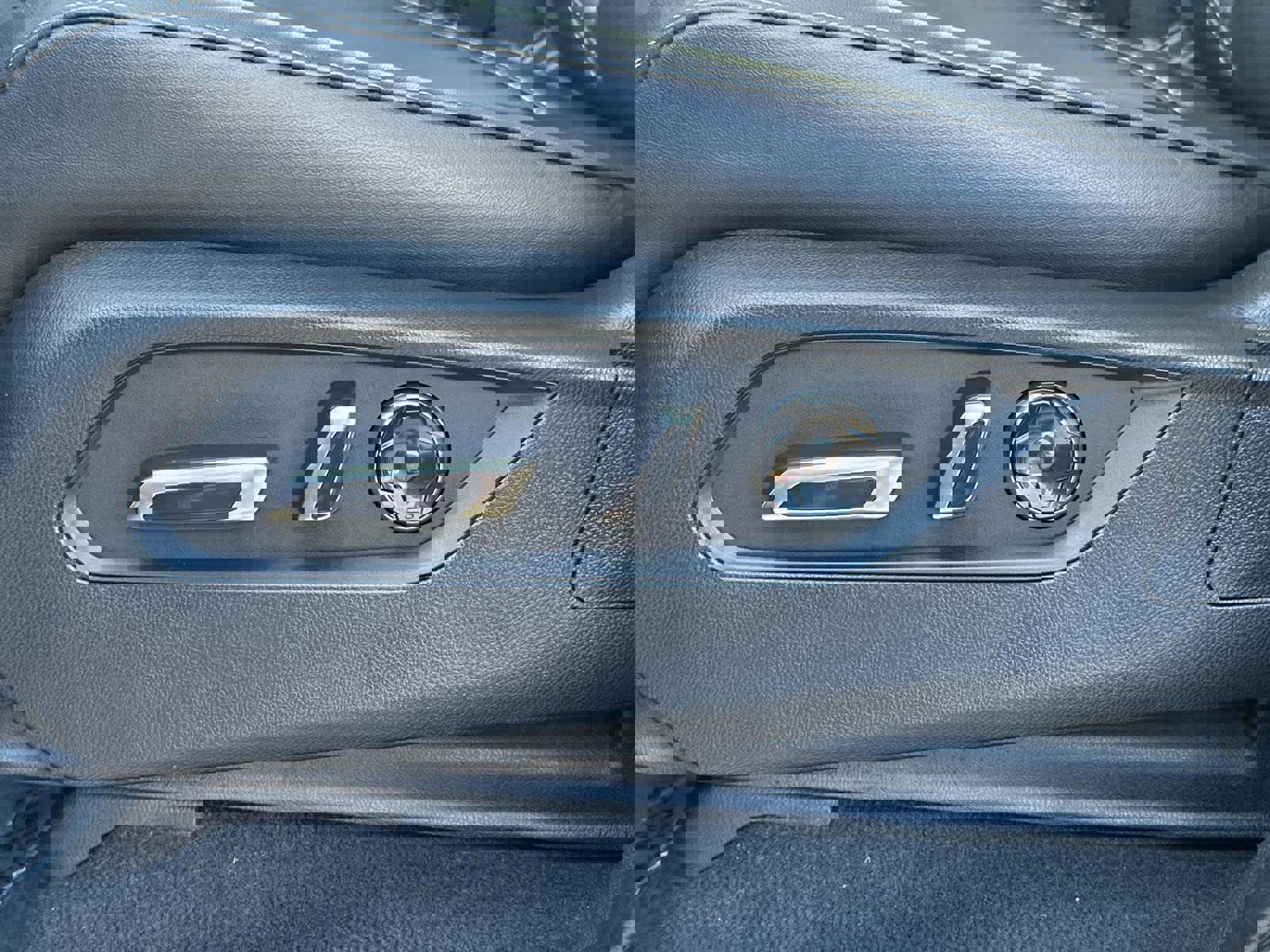 Certified 2023 Acura MDX SH-AWD w/ Technology Package image 23