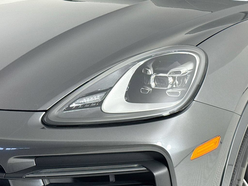 Certified 2023 Porsche Cayenne Coupe AWD/4WD image 28