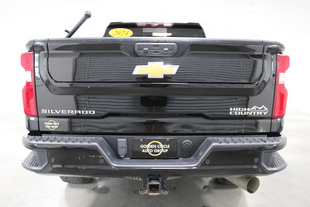 Used 2024 Chevrolet Silverado 2500 High Country w/ High Country Premium Package AWD/4WD image 8