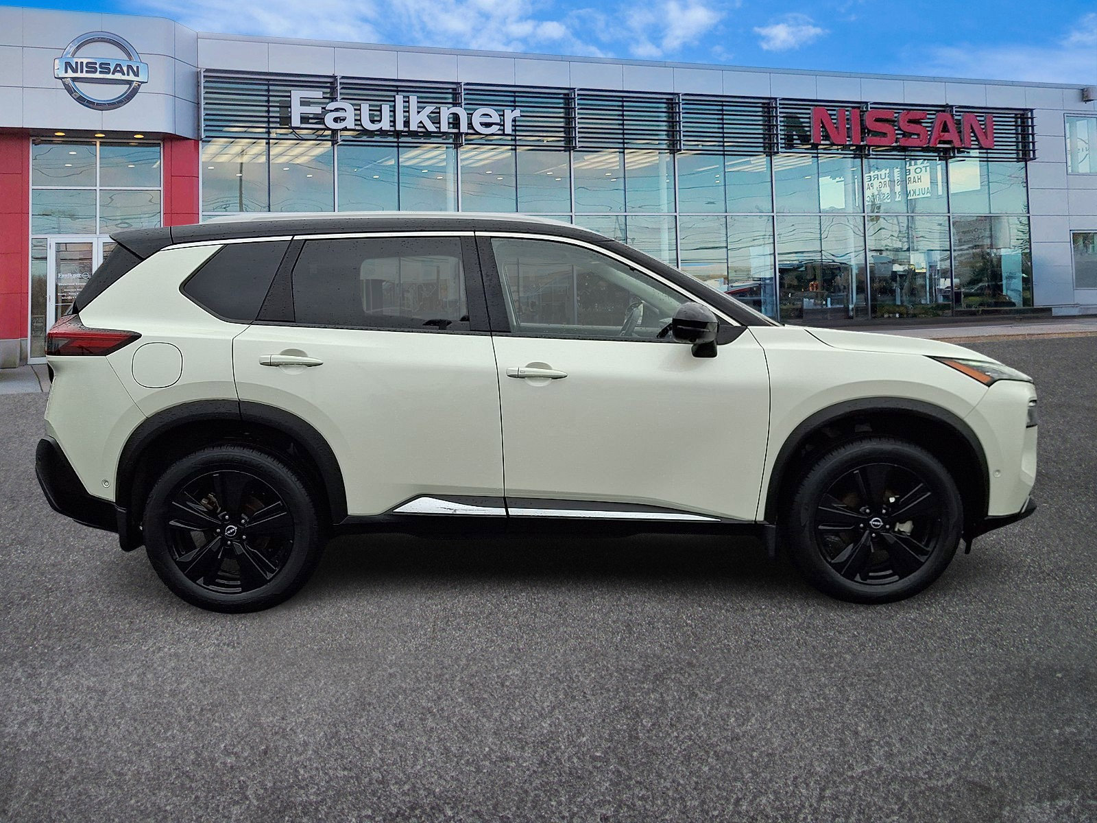 Certified 2023 Nissan Rogue SL w/ SL Premium Package image 7