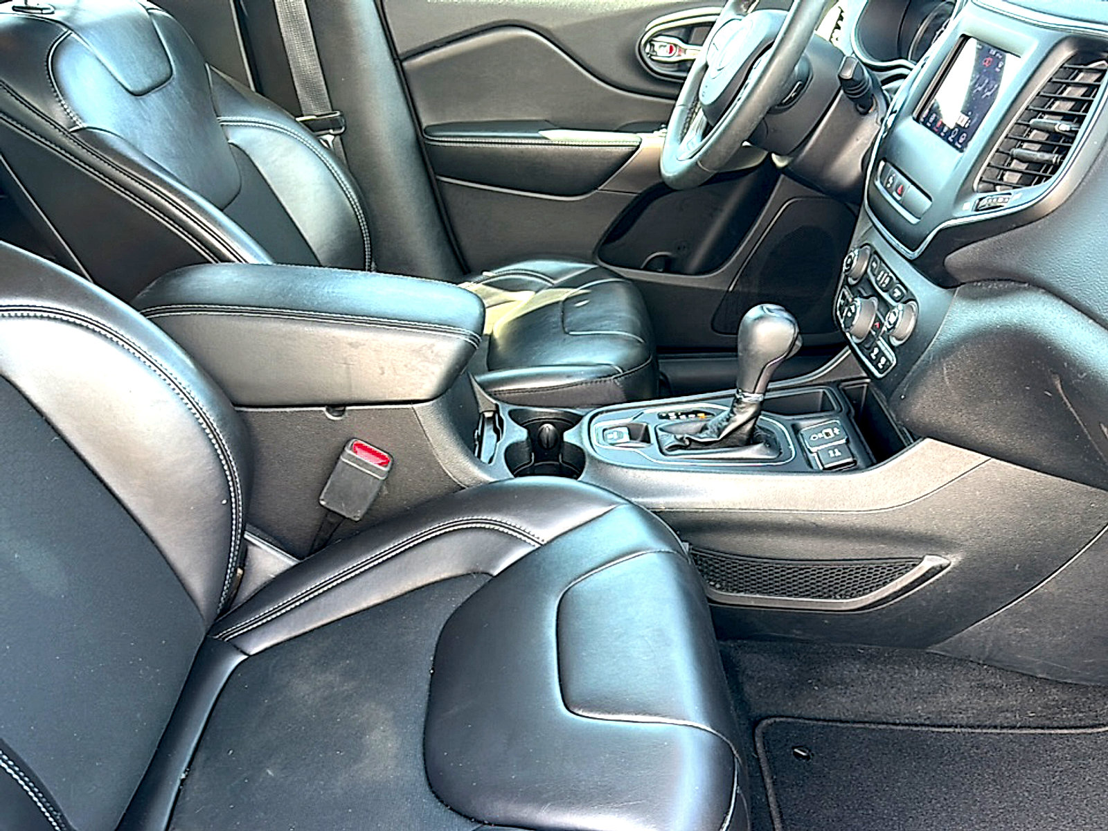 Used 2020 Jeep Cherokee Latitude Plus FWD image 24