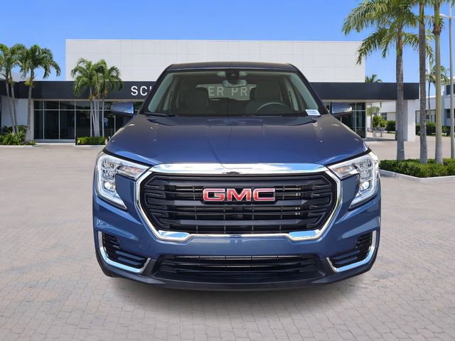 Used 2024 GMC Terrain SLE image 2