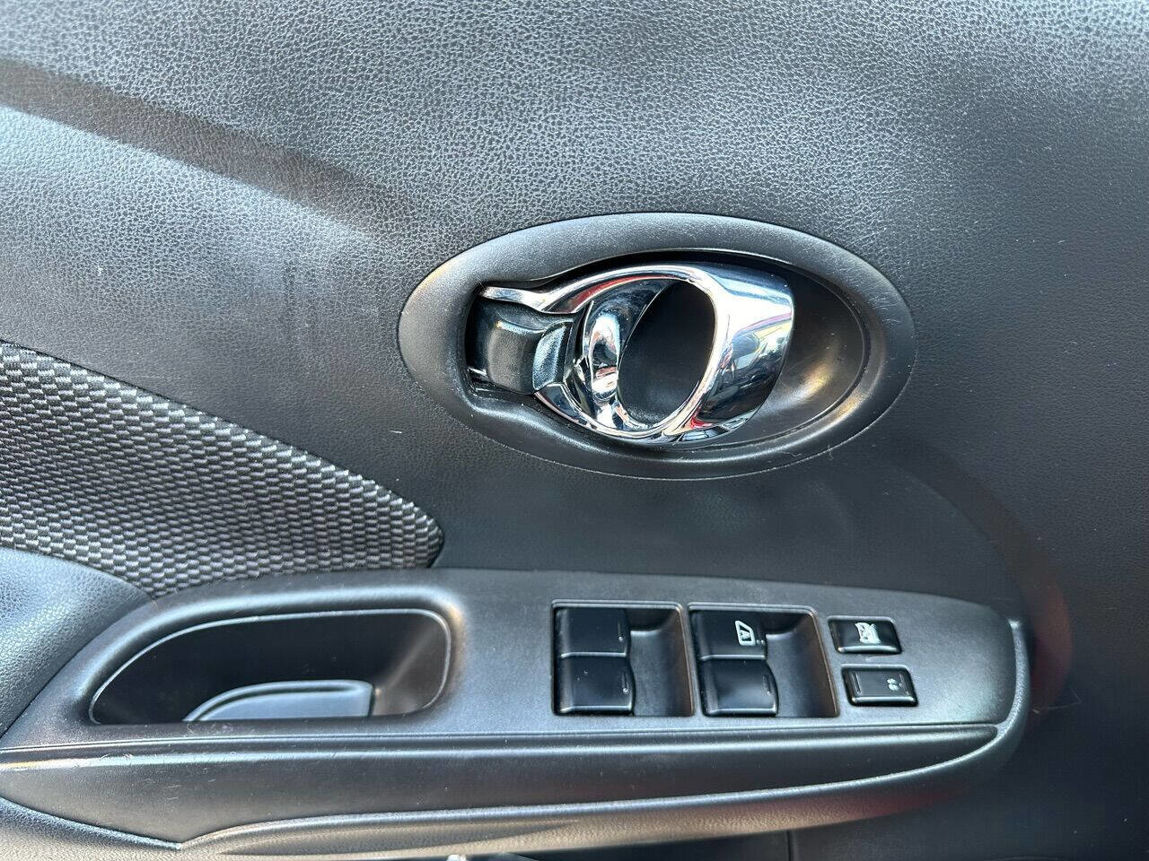 Used 2018 Nissan Versa SV image 8
