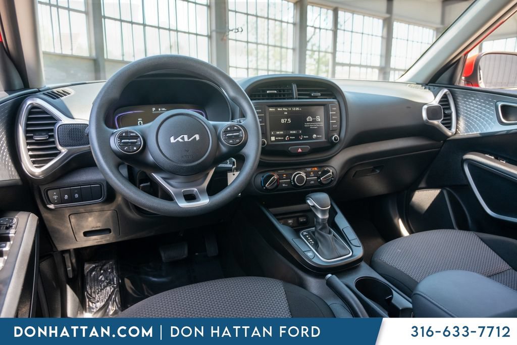 Used 2025 Kia Soul LX FWD image 23