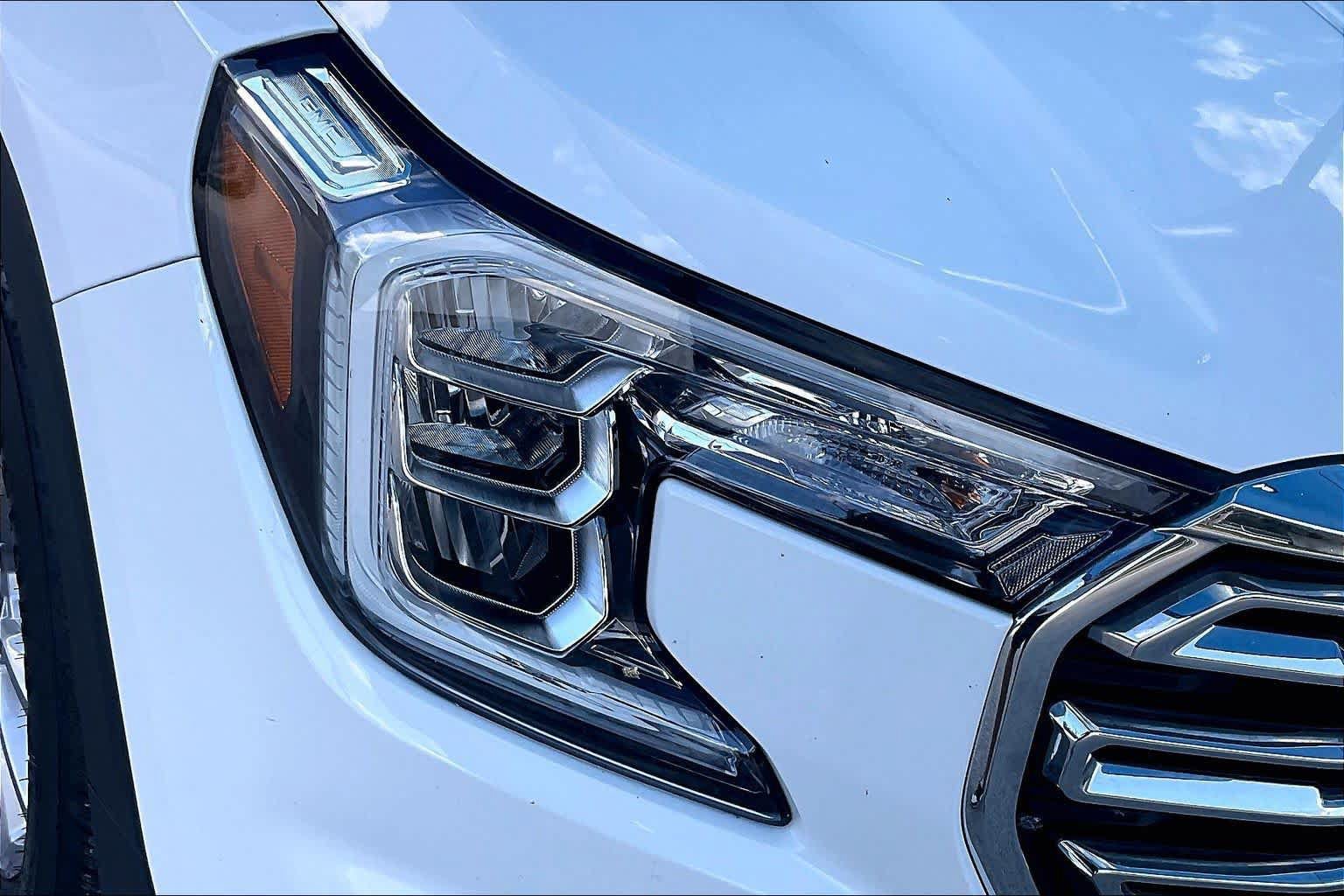 Used 2022 GMC Terrain SLT w/ Tech Package FWD image 28
