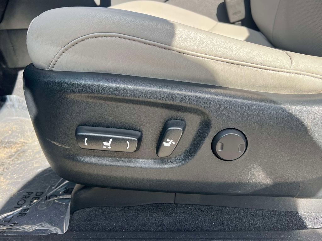 Used 2023 Lexus GX 460 w/ Black Line Special Edition image 19
