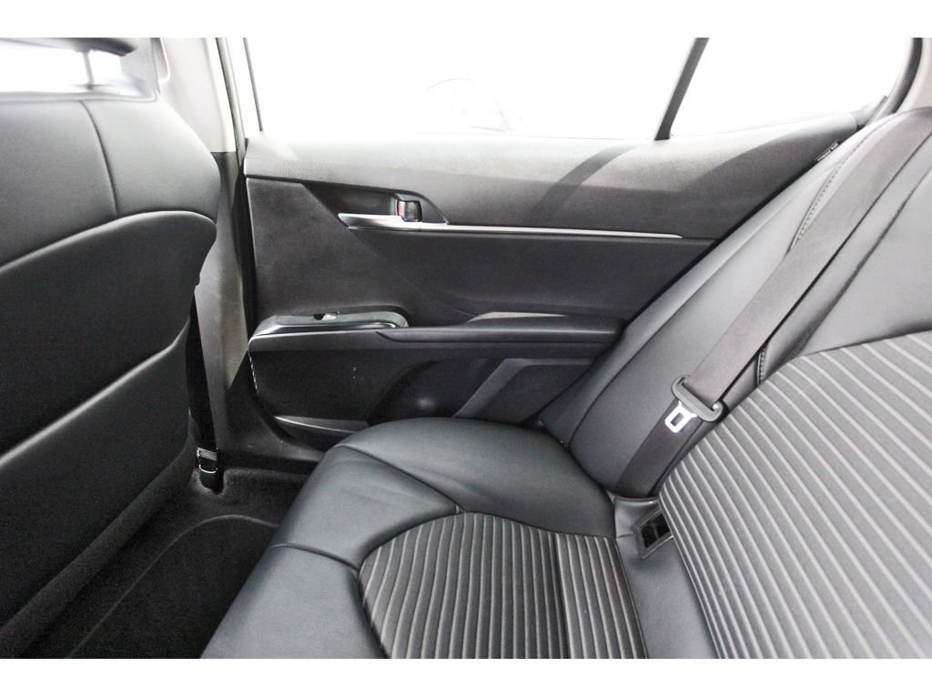 Used 2020 Toyota Camry SE FWD image 12