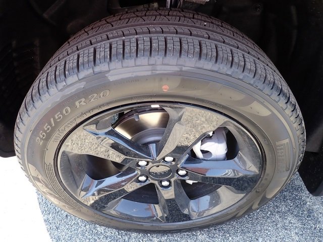 New 2025 Jeep Grand Cherokee Limited w/ Black Appearance Package image 11