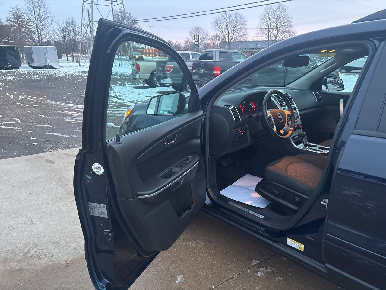 Used 2011 GMC Acadia SLE image 13