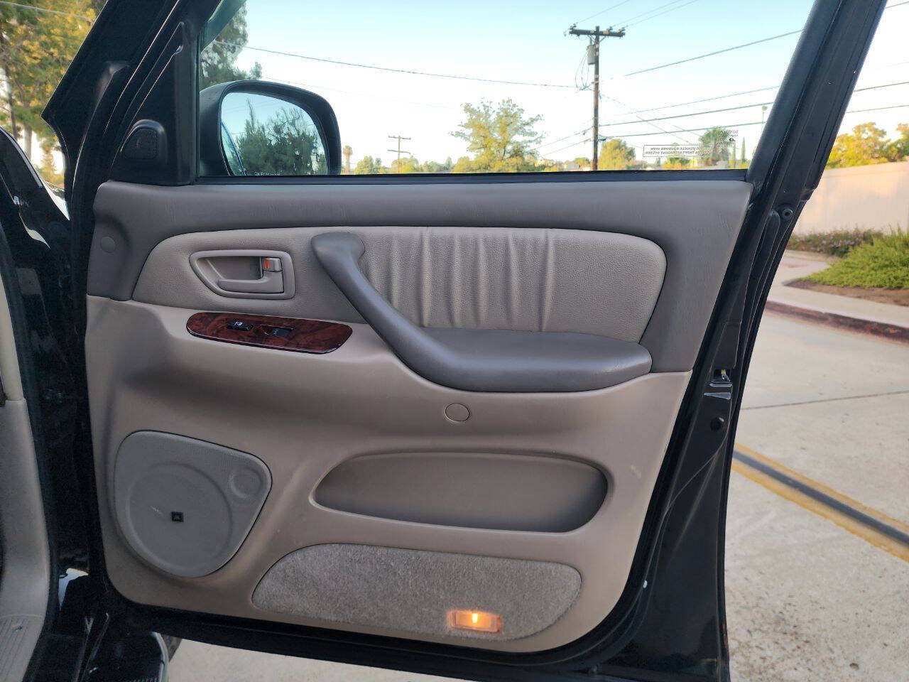 Used 2007 Toyota Sequoia Limited RWD image 27