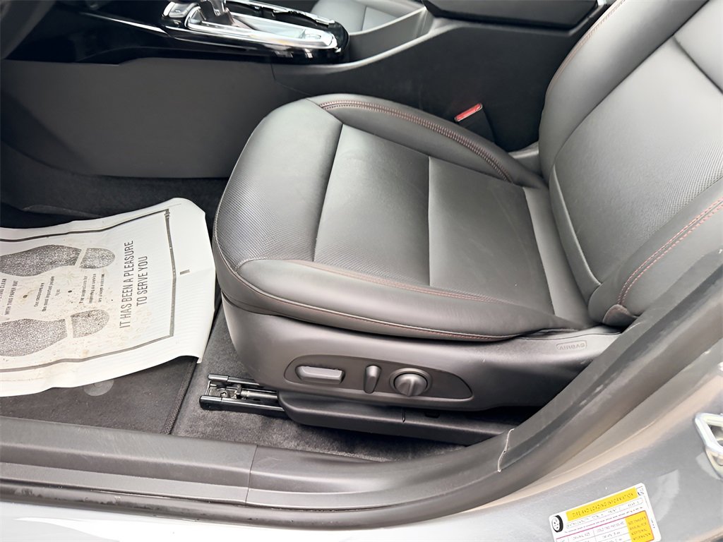 Used 2025 Chevrolet Trax RS w/ Driver Confidence Package image 14