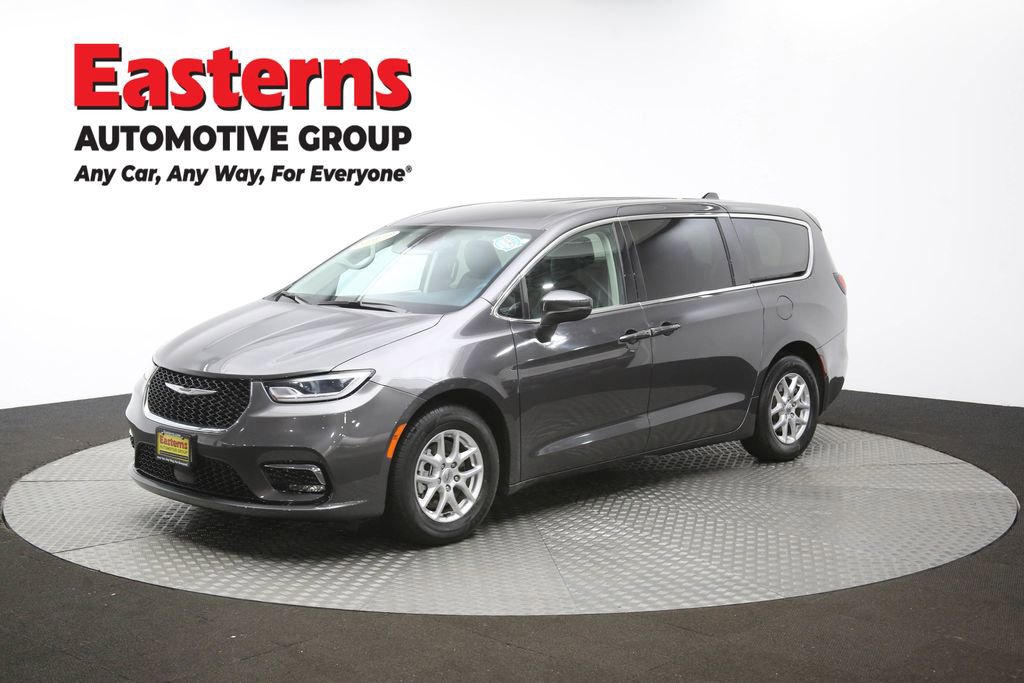 Used 2023 Chrysler Pacifica Touring-L image 60