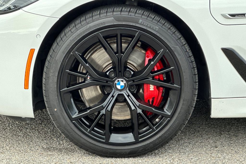 Used 2023 BMW 530e w/ M Sport Package image 31