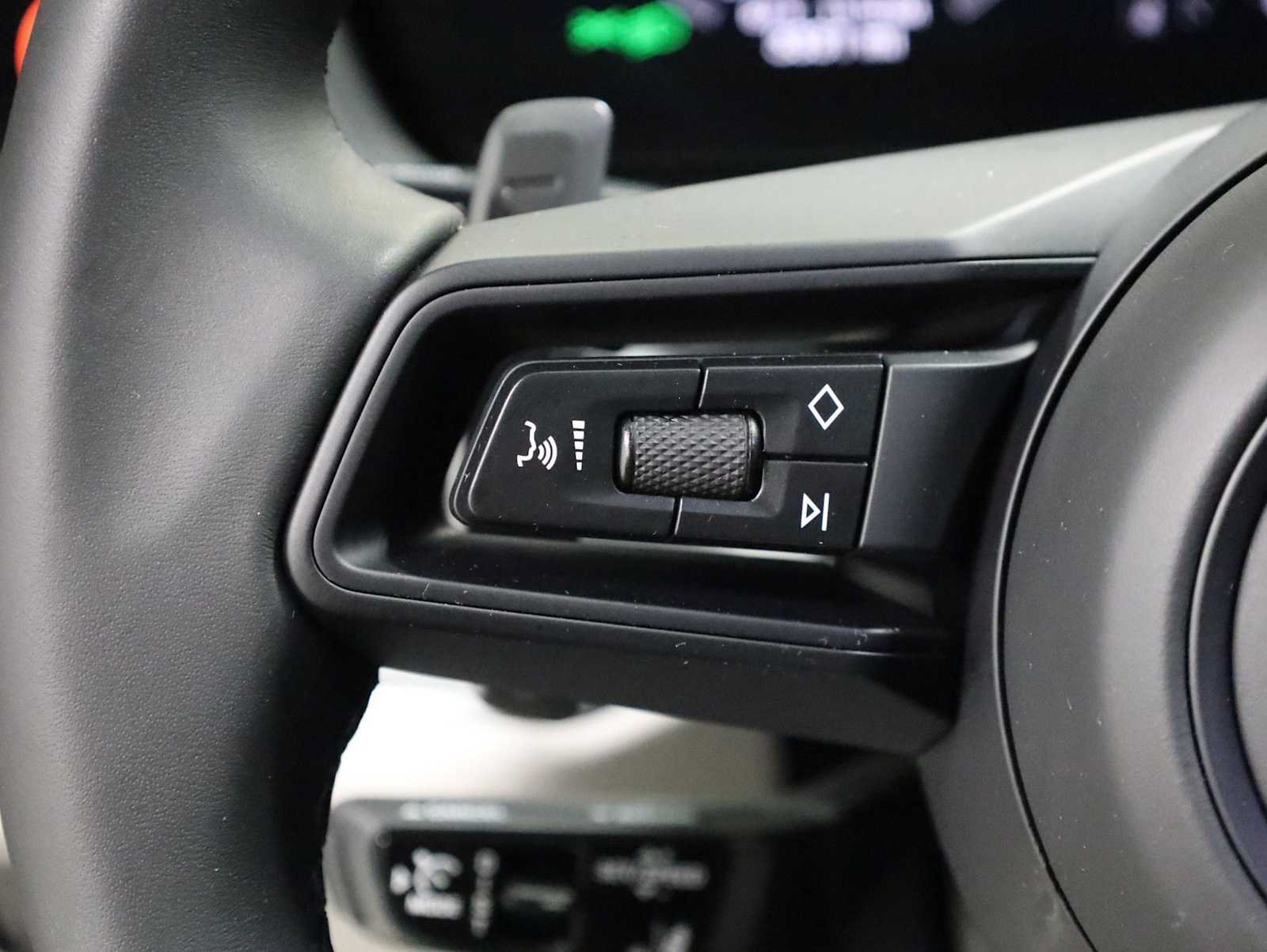Certified 2025 Porsche Cayenne E-Hybrid AWD/4WD image 27