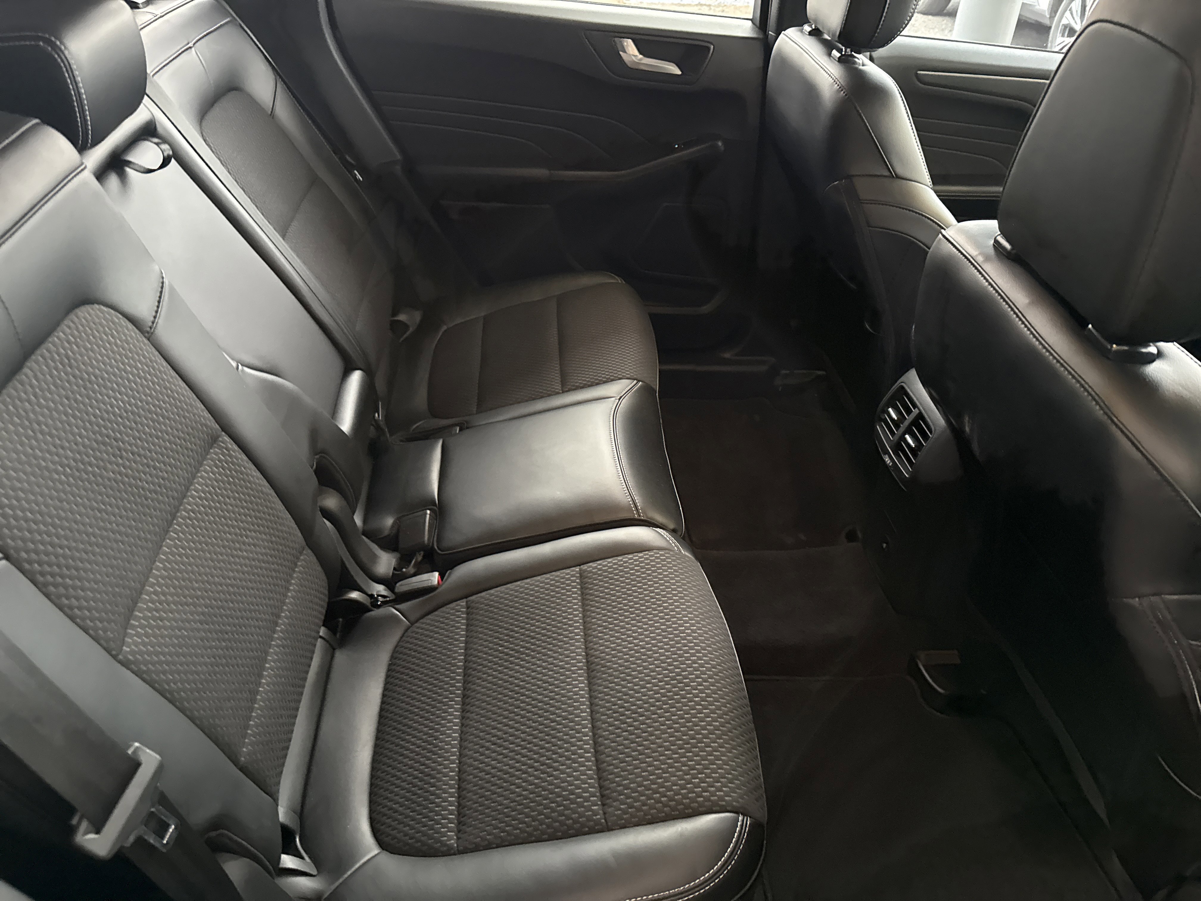 Used 2024 Ford Escape SE image 15