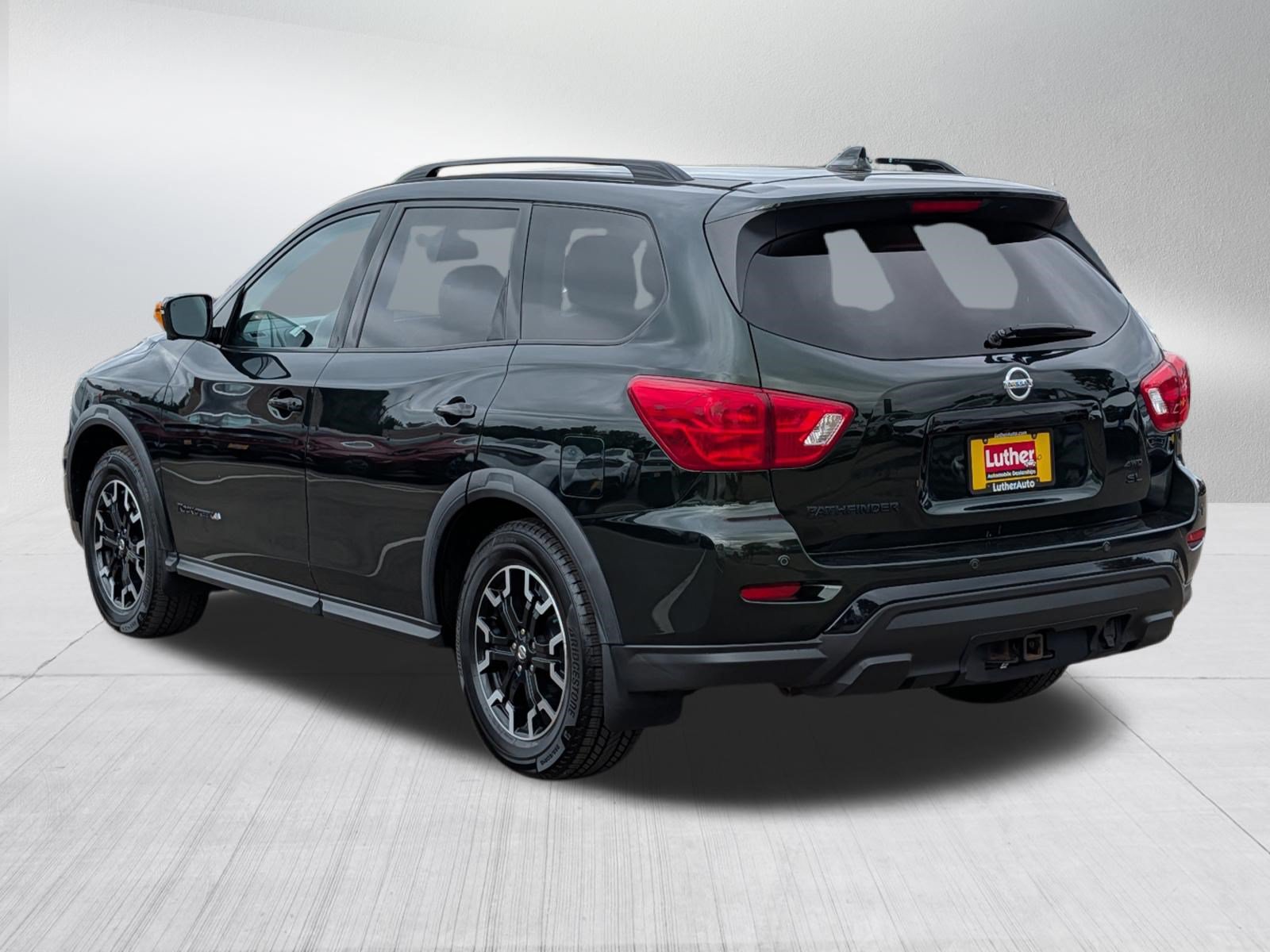 Used 2019 Nissan Pathfinder SL AWD/4WD image 5