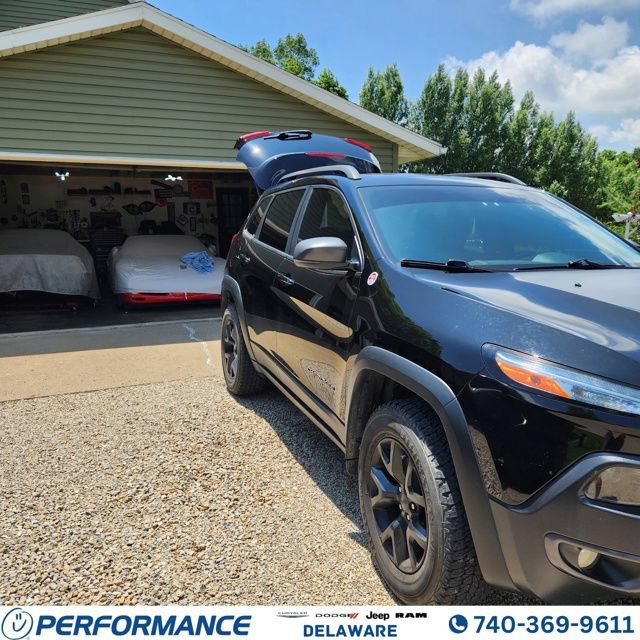 Used 2017 Jeep Cherokee Trailhawk w/ Comfort/Convenience Group AWD/4WD image 1