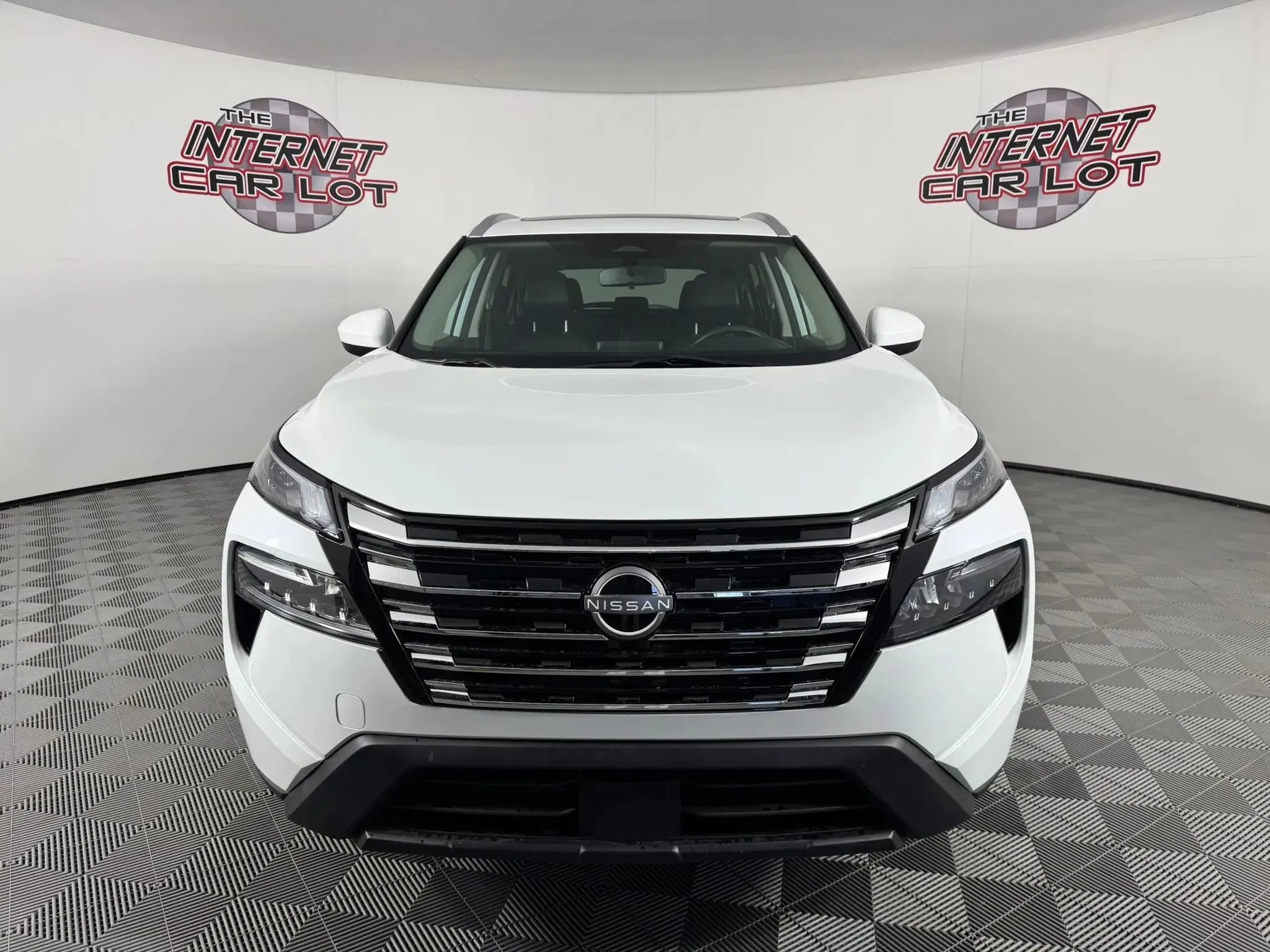 Used 2024 Nissan Rogue SV w/ SV Premium Package AWD/4WD image 2