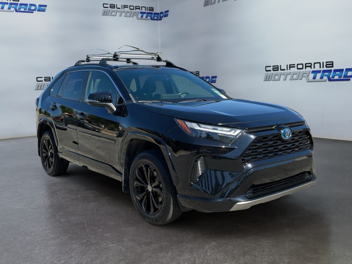 Used 2024 Toyota RAV4 SE w/ Convenience Package AWD/4WD image 3