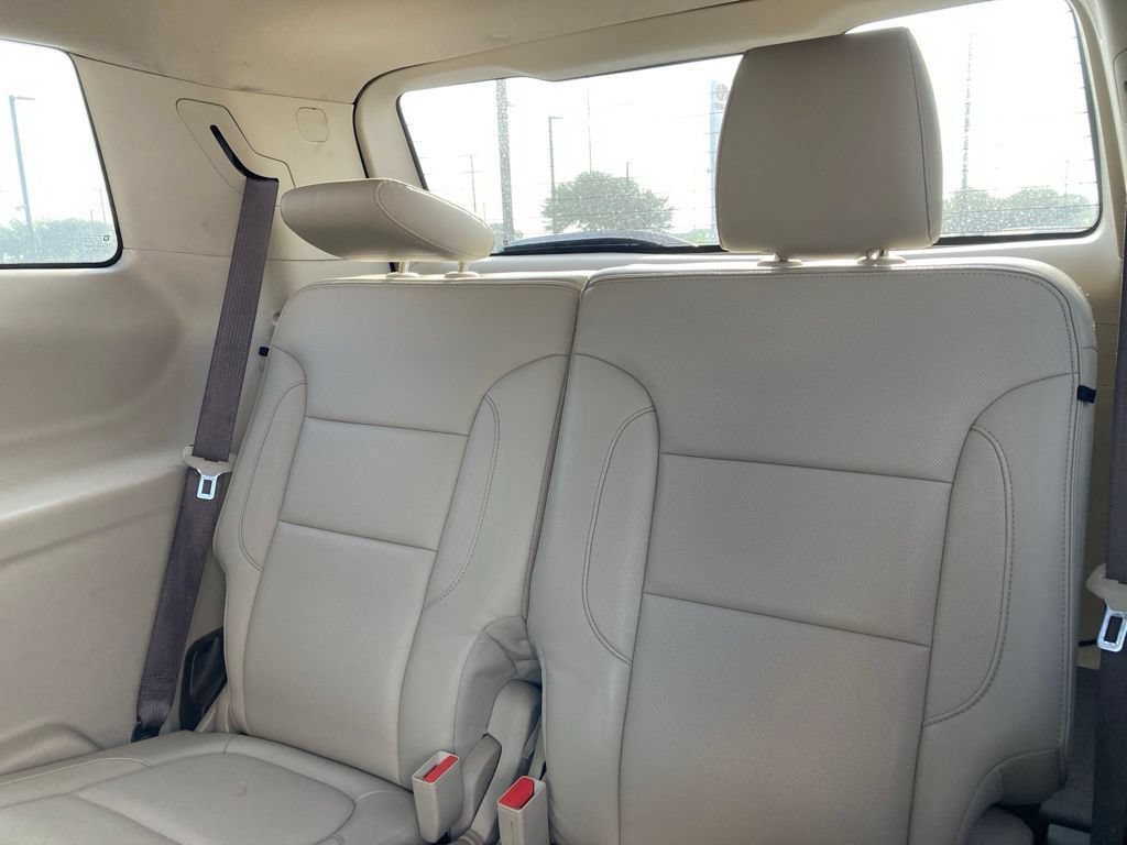Used 2018 GMC Acadia Denali w/ Technology Package FWD image 13