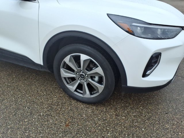 Used 2023 Ford Escape Platinum AWD/4WD image 4
