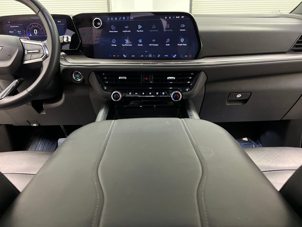 Used 2025 Chevrolet Suburban LT RWD image 48