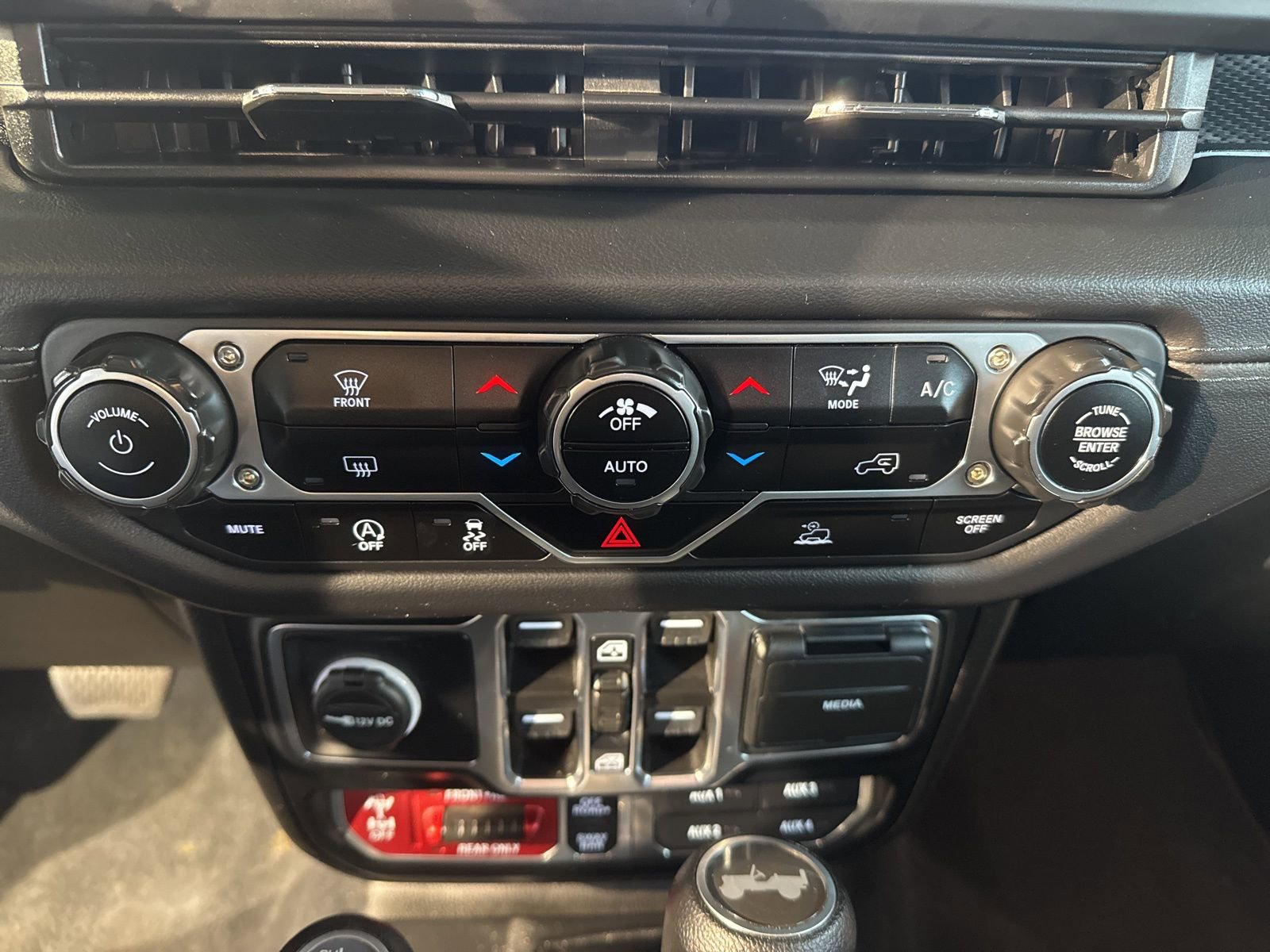 Used 2024 Jeep Wrangler Unlimited Rubicon image 30