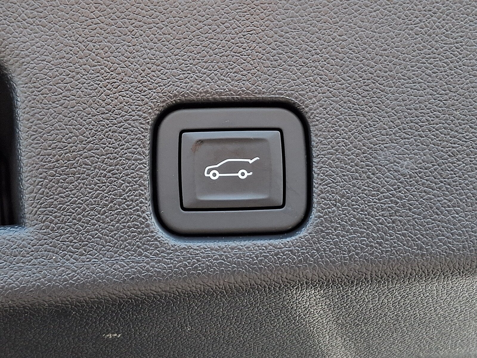 Used 2025 Chevrolet Traverse High Country w/ LPO, Floor Liner Package AWD/4WD image 32