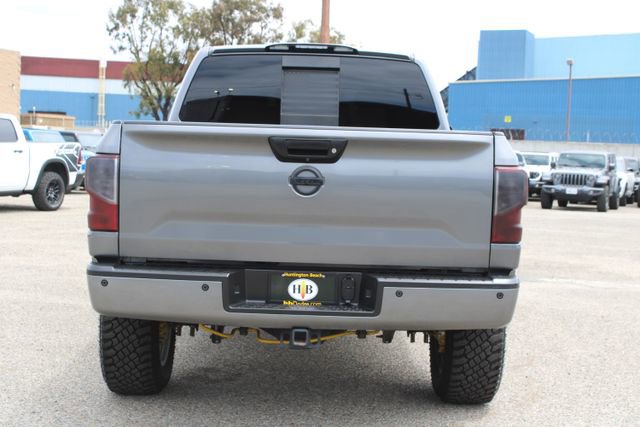 Used 2018 Nissan Titan SV w/ SV Convenience Package RWD image 4