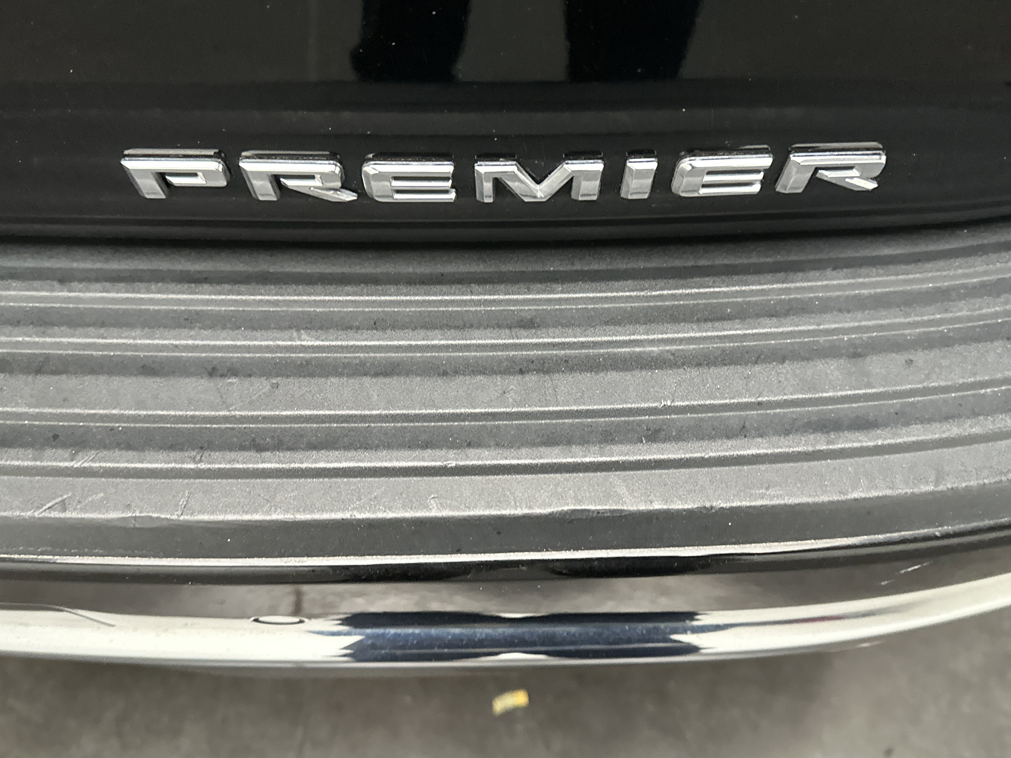 Used 2024 Chevrolet Suburban Premier image 15