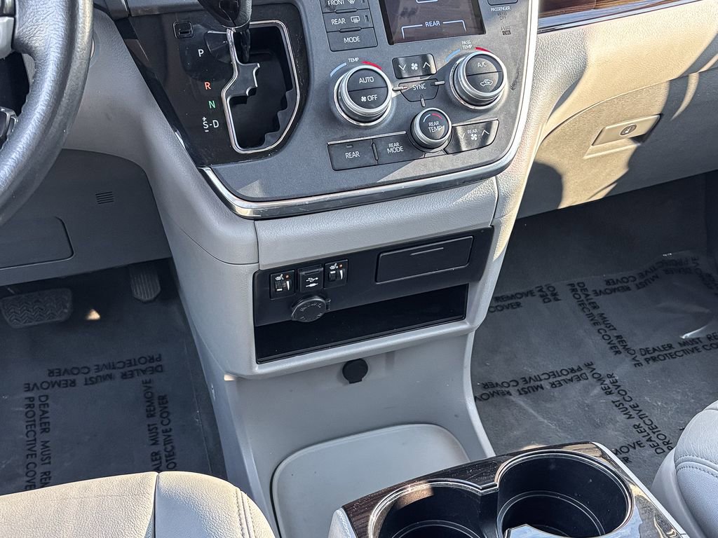 Used 2019 Toyota Sienna XLE image 25