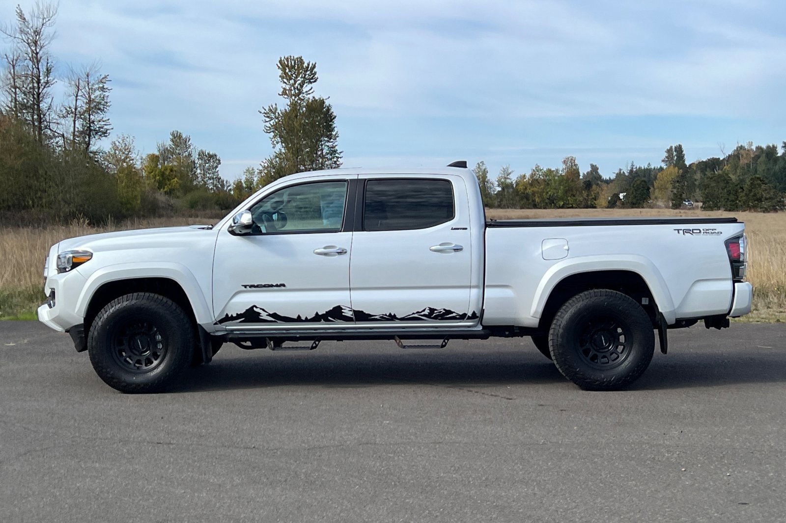 Used 2023 Toyota Tacoma Limited w/ Black Out Package (TMS) image 7